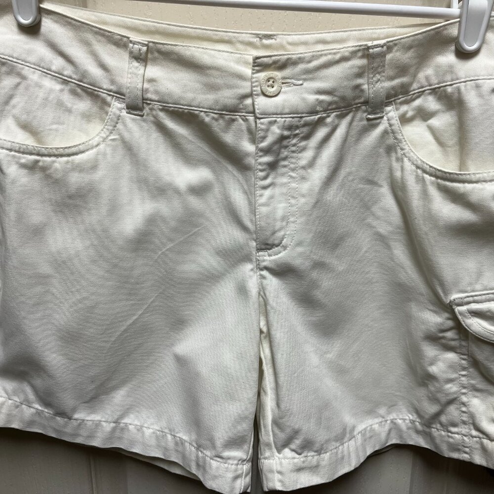 North Face Women's White Cotton Shorts 6R